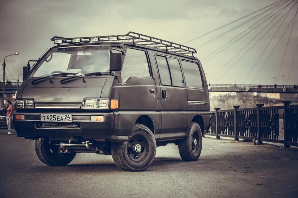 Кузов mitsubishi delica. Mitsubishi Delica. Митсубиси Делика 1980. Делика 35. Mitsubishi Delica p35.