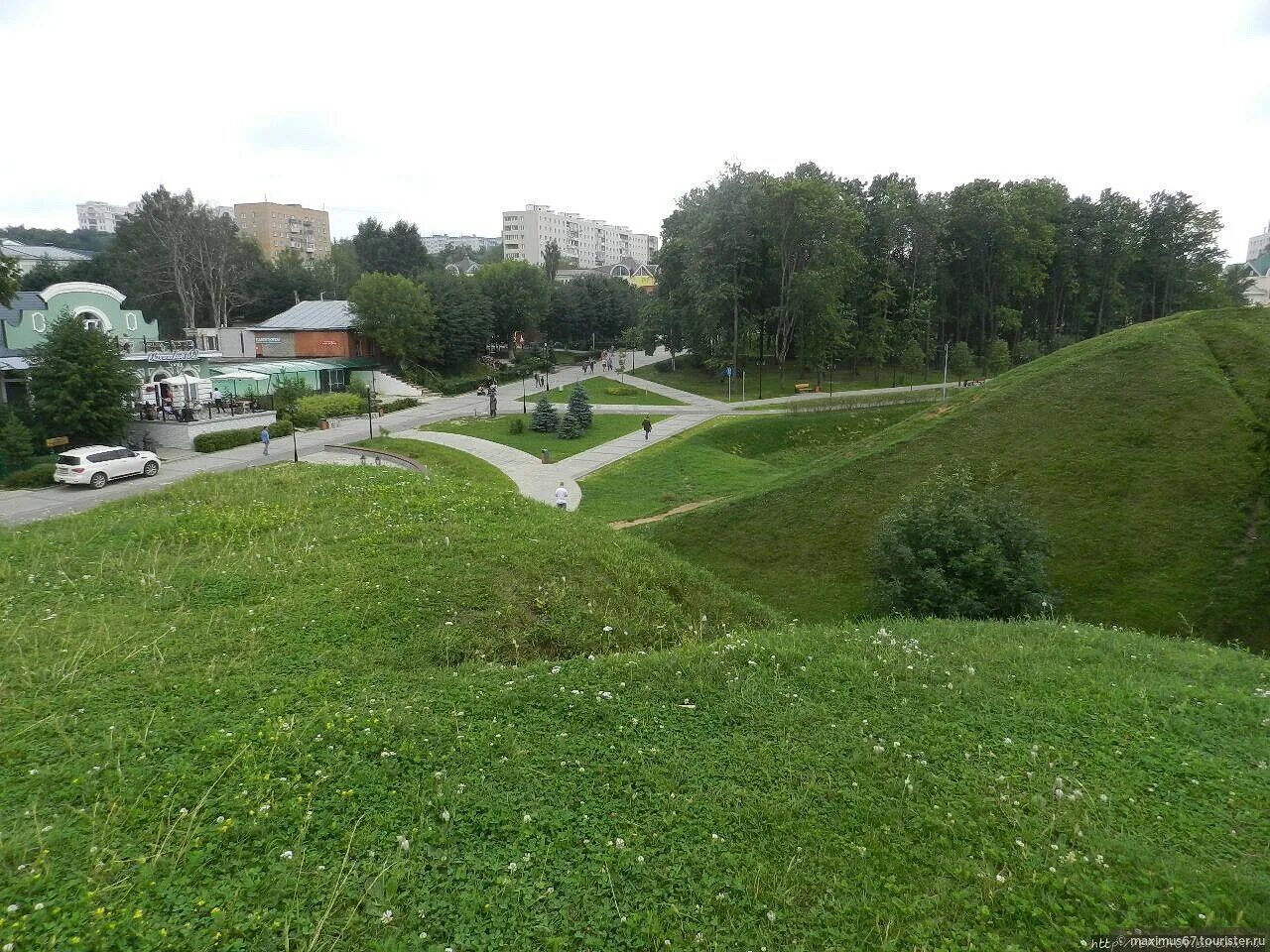 Г дмитров ооо. Администрация города Дмитров Московской области. Город Дмитров парки. Дмитров фото. Дмитров набережная фото.