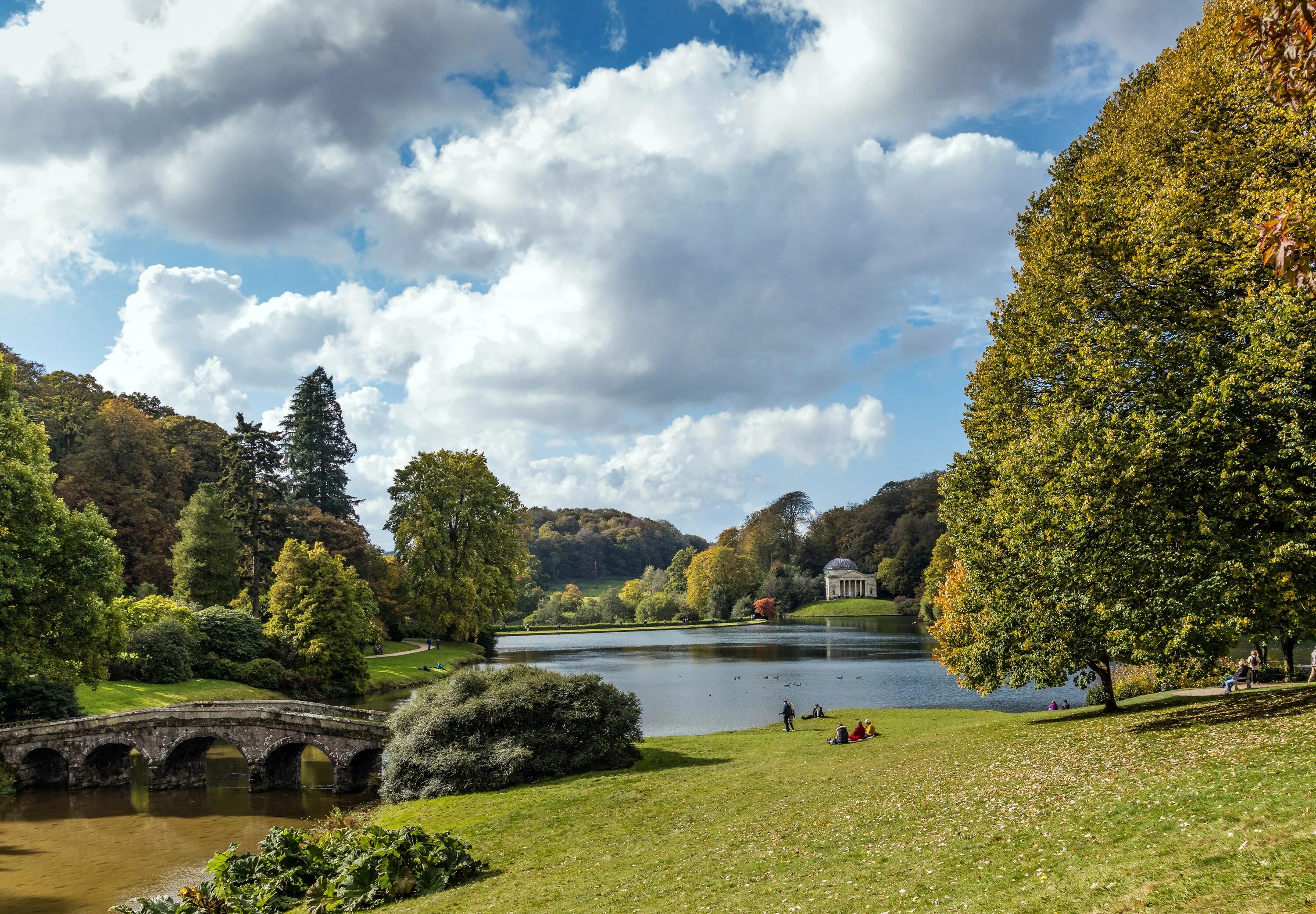 Uk parks. Английский пейзажный парк Стоурхед. Парк Стоурхед Англия Англия. Сад Стоурхед. Великобритания. Парк Стоурхед в Уилтшире.