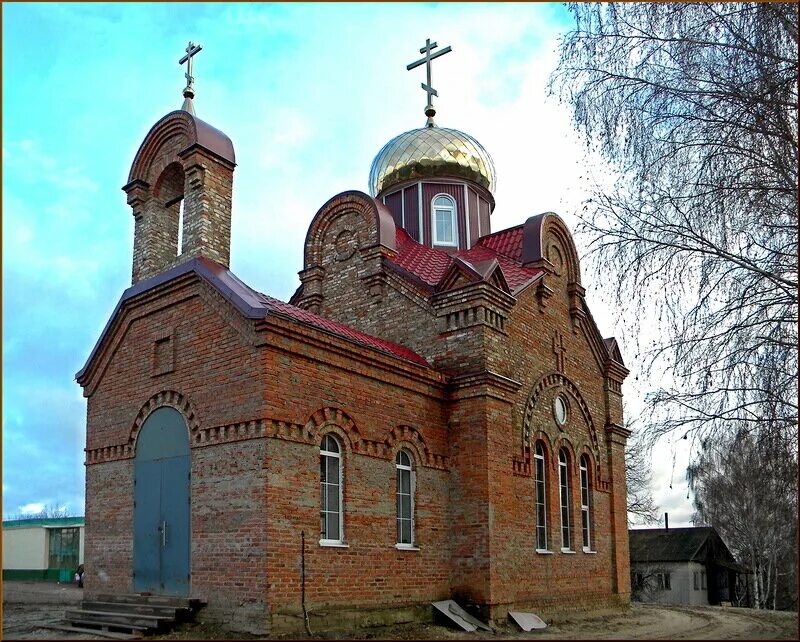 Погода на неделю дмитриев курской. Храм Дмитрия Солунского Дмитриев Курская область. Старообрядческая Церковь Дмитрия Солунского Льгов.