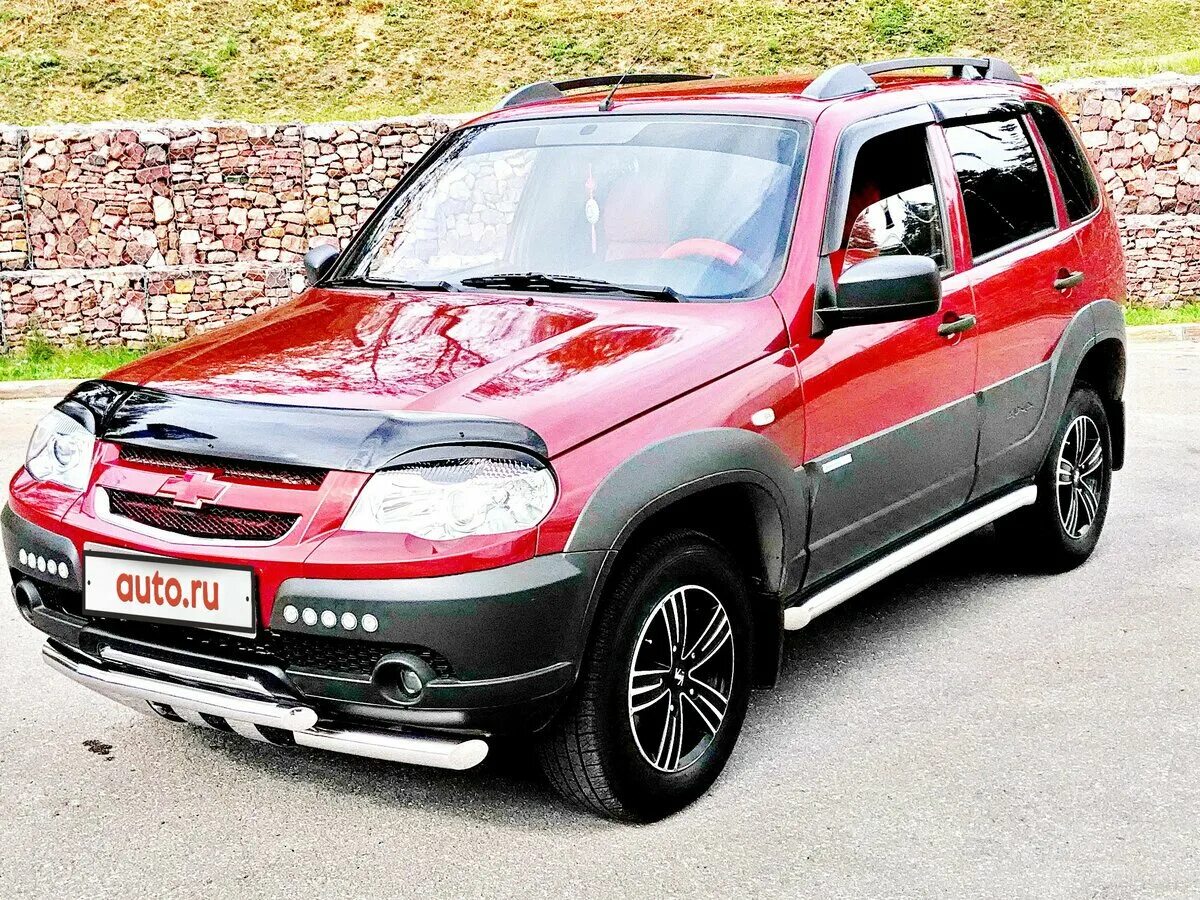 Шнива цена. Chevrolet Niva. Шевроле Нива 2008 обвес. Chevrolet Niva Red. Нива Шевроле красная 2008.