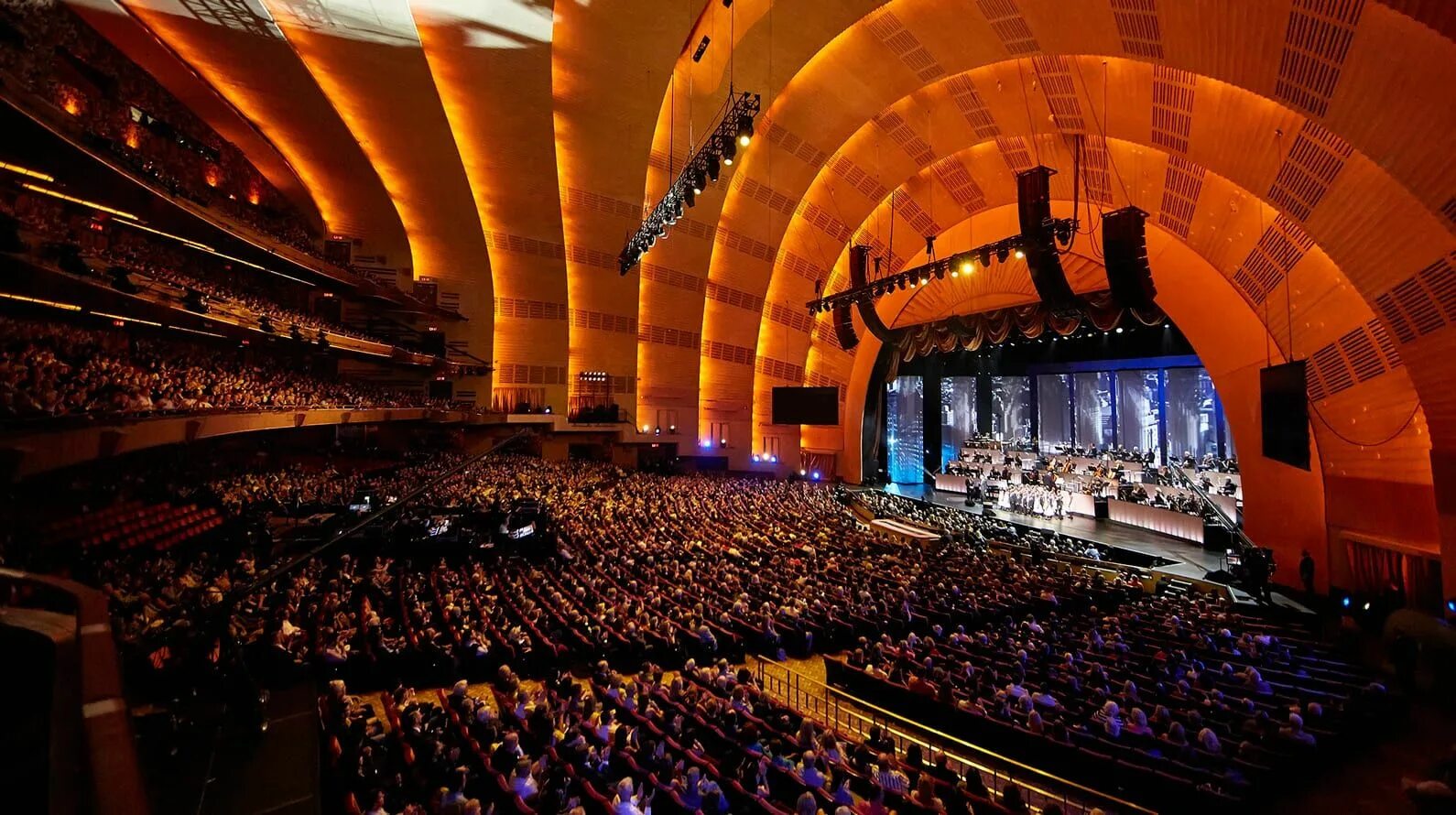 Hall музыка. Мьюзик Холл Нью Йорк. Радио-Сити-Мьюзик-Холл. Radio City Music Hall New York. РЭДИО Сити Мьюзик Холл" в Нью-Йорке.