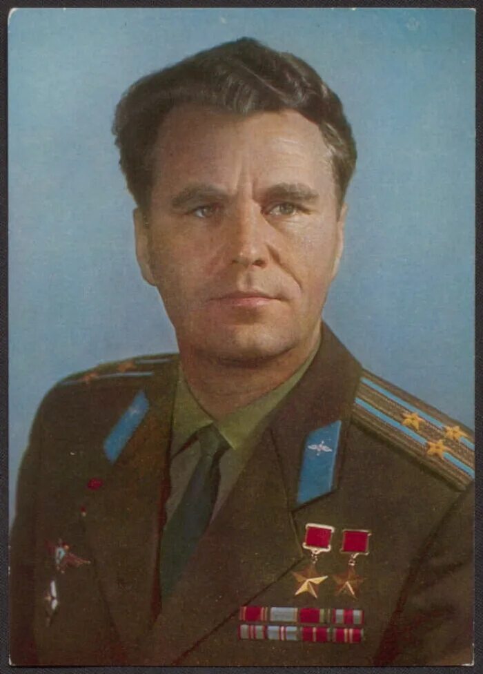 Б шаталов. Космонавт шаталов автограф.