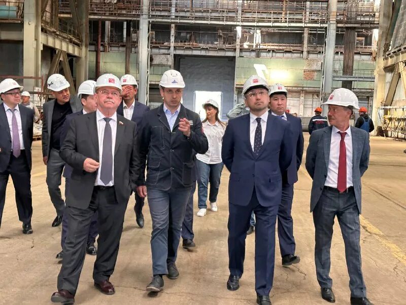 Южный центр судостроения и судоремонта. Стапель для кораблестроения. Южный центр судостроения и судоремонта. Дубовский деревообрабатывающий завод. Судостроение.