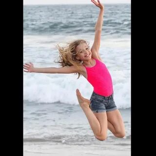 My sister like dancing