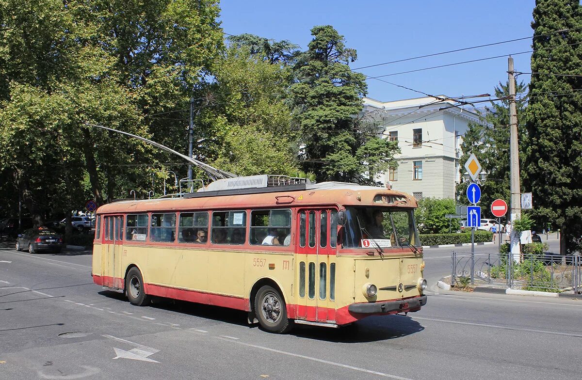 Троллейбус шкода. Троллейбус Шкода Ялта. Троллейбус Škoda 9tr. Skoda 9tr.