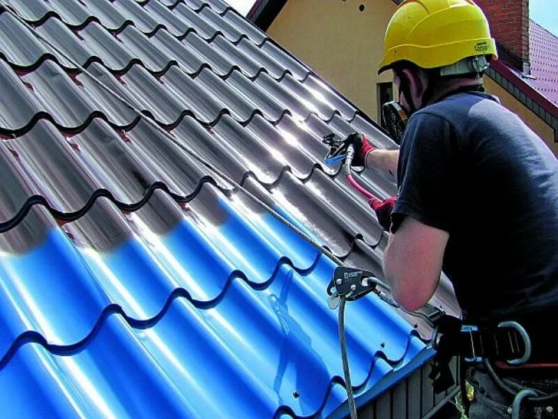 Металлочерепица облезла. Мойка крыш домов. Покраска крыши. Мойка мягкой кровли. Крыша над головой.