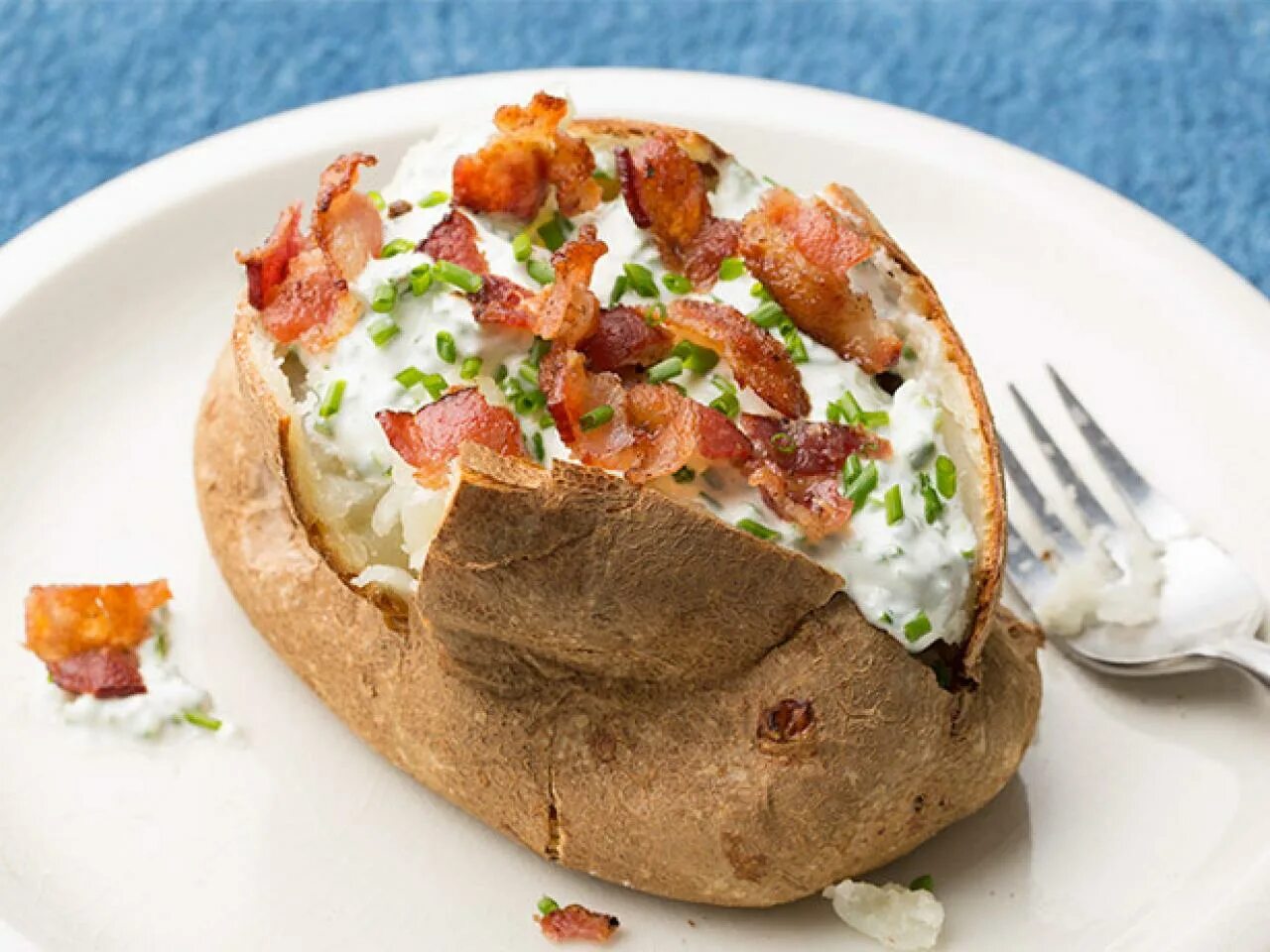 Baked Potato. Печеный картофель. Запеченный картофель с начинкой. Потата блюдо крошка картошка.