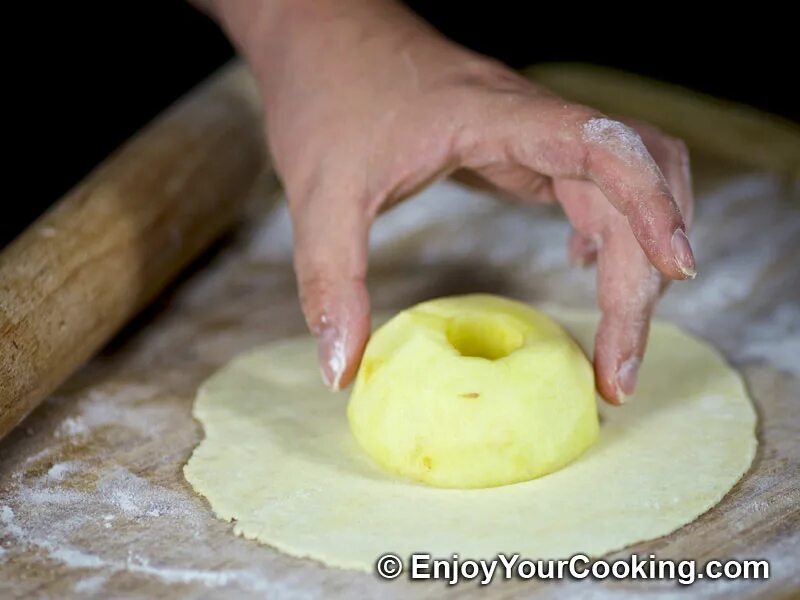 Шарлотка с натертыми яблоками. Как сделать яблочное тесто. Как сделать яблочное тесто. Добавить в тесто натертое яблоко. Как сделать яблочное тесто.