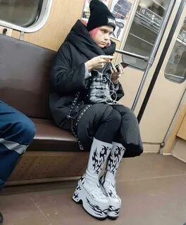 Модник с кленом