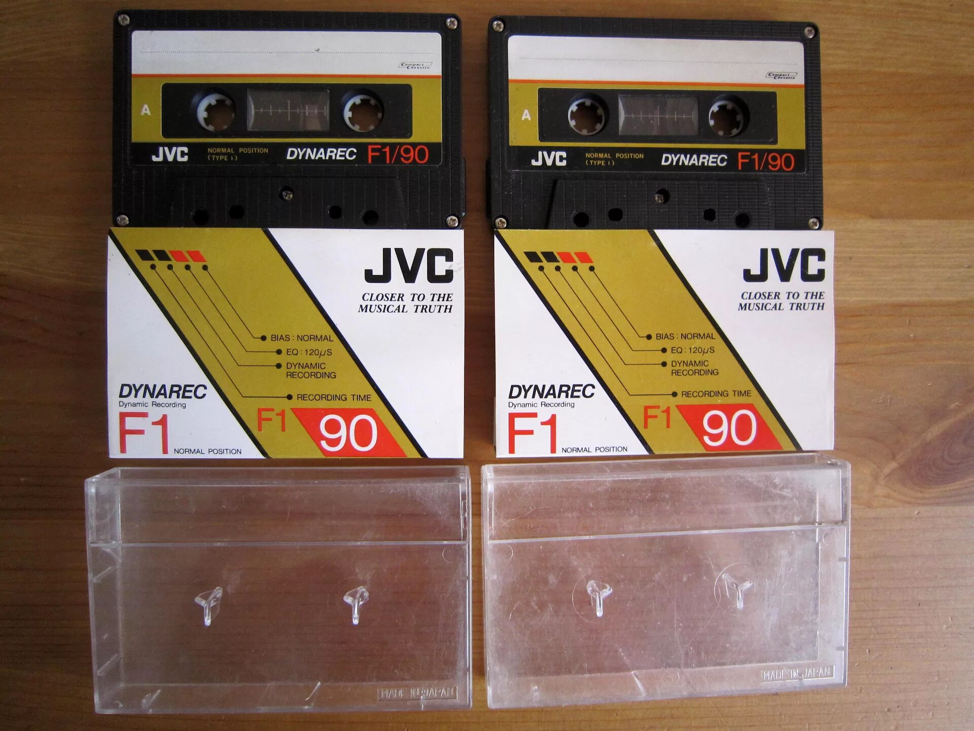 Покажи кассеты. Компакт кассета 80х. Вкладыш Cassette JVC. JVC C 90 кассета. Магнитофонная кассета JVC.