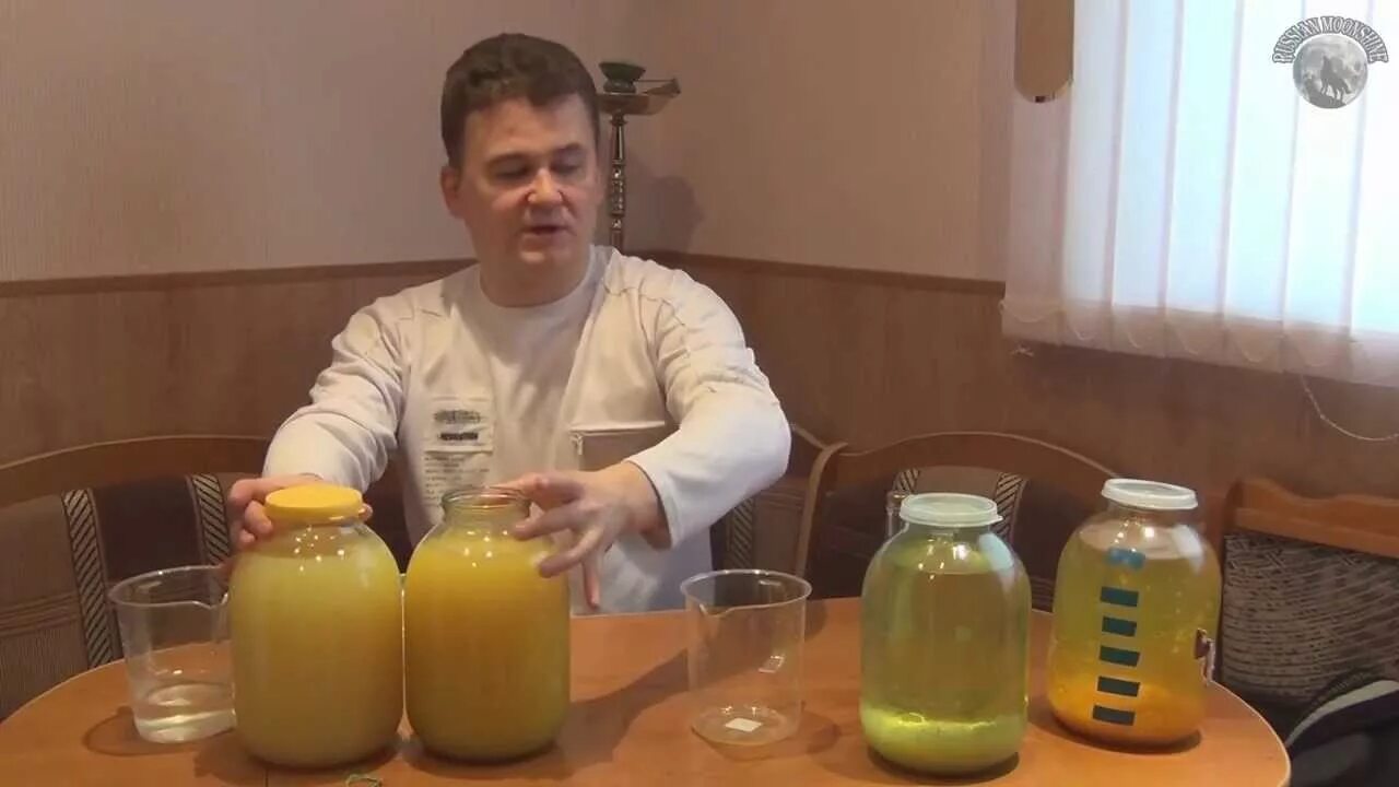Рецепты приготовления лимончелло на самогоне. Лимончелло на самогоне. Лимончелло домашняя на самогоне. Лимончелло из самогона в домашних. Цедра лимона для самогона.