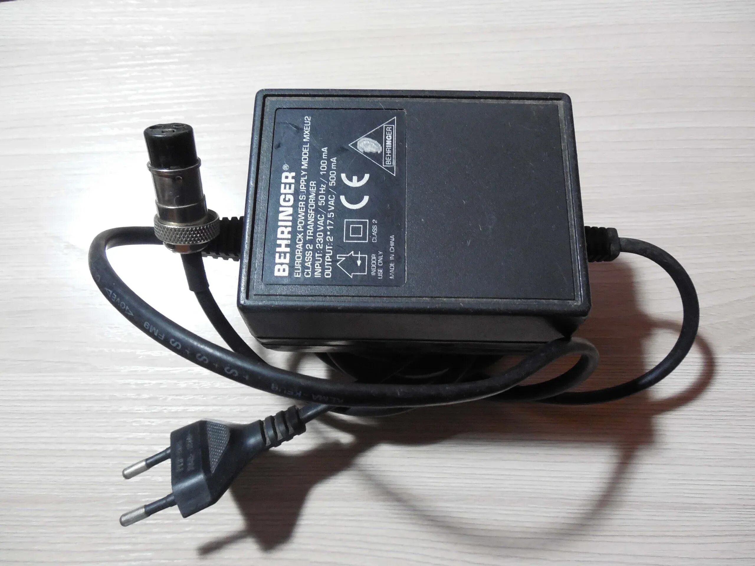 Блоки питания для техники. Behringer mxeu3 блок питания. Behringer 1202 блок питания. Behringer XENYX 502 блок питания. Блок питания psu3-eu Behringer.