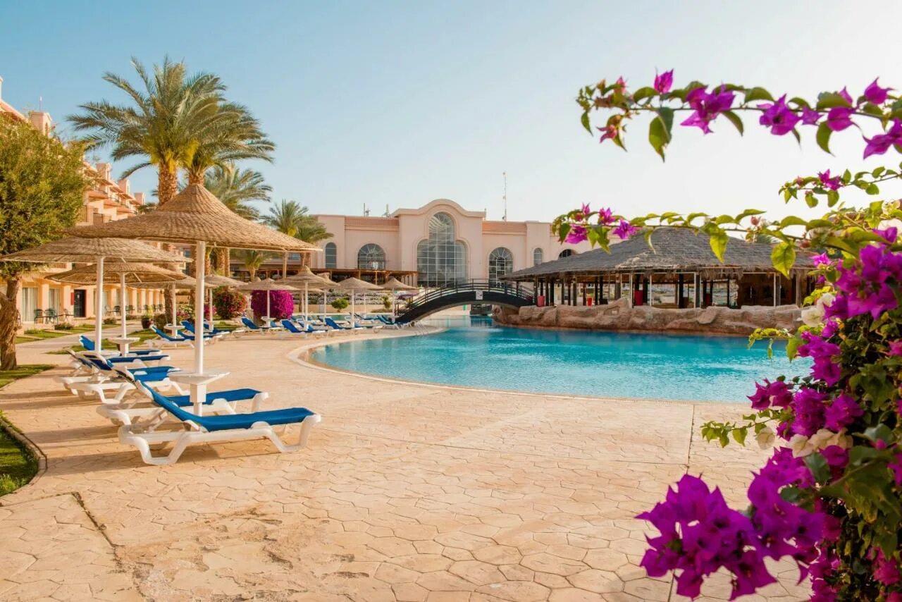 Pyramisa sahl hasheesh beach resort. Пирамиса египет хургада. египет отель пирамиса. дессоле пирамиса саль хашиш хургада. отель pyramisa beach resort sahl hasheesh 5.