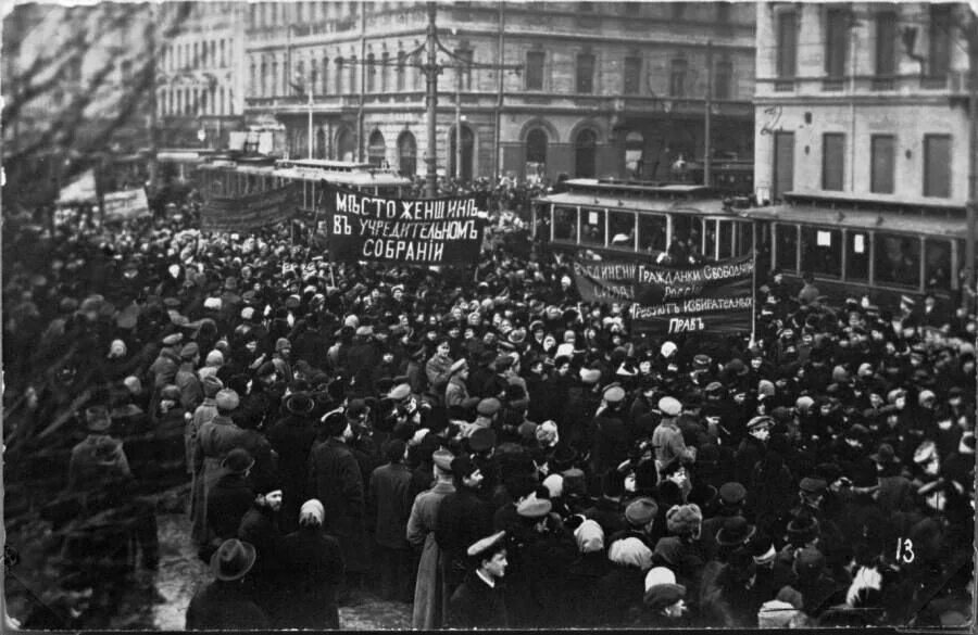 Революция по старому. Митинг на невском проспекте 1917. февральская революция 1917. революция 1917 петроград. февральская революция учредительное собрание.