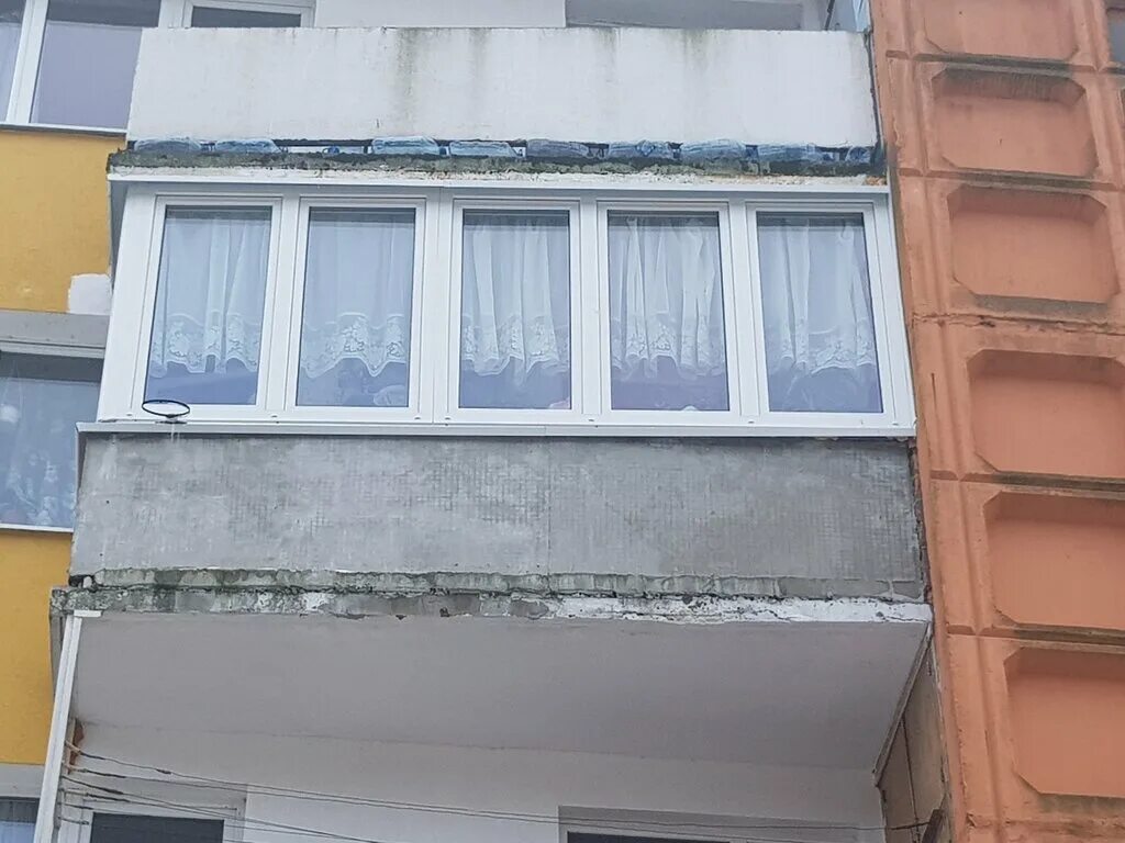 безрамное остекление фасадов. остекление балконов рехау. теплое остекление балкона. французское остекление балкона рехау. остекление калининград.