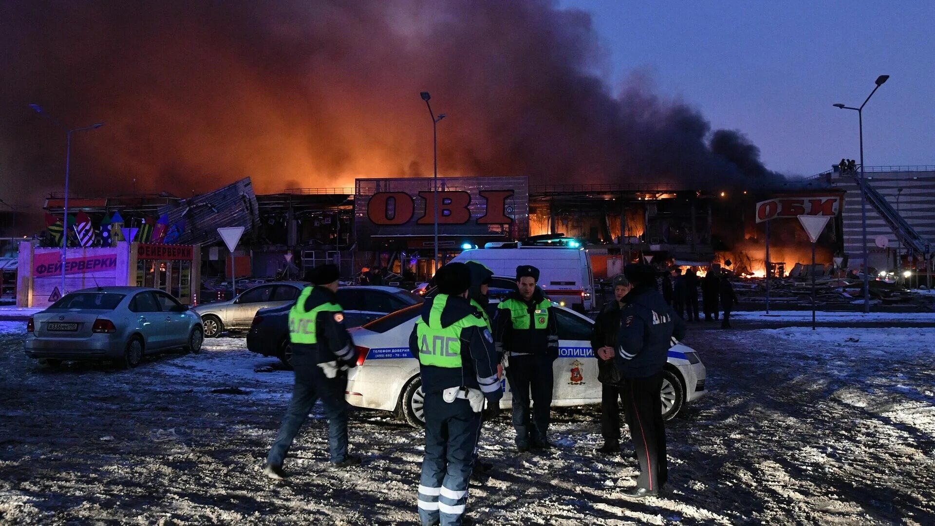 Оби мега Химки пожар. Пожар в Химках 9 декабря 2022. Пожар в ТЦ Химки. ТЦ мега Химки пожар. Где сгорел город