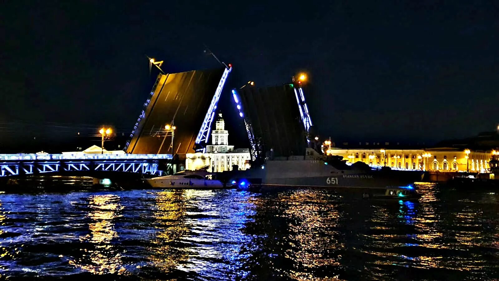 Дворцовый мост в санкт-петербурге. Разводные мосты. Дворцовый мост дворцовый мост в санкт-петербурге. Разводные мосты спб кишлак. Питер белые ночи разводной мост.
