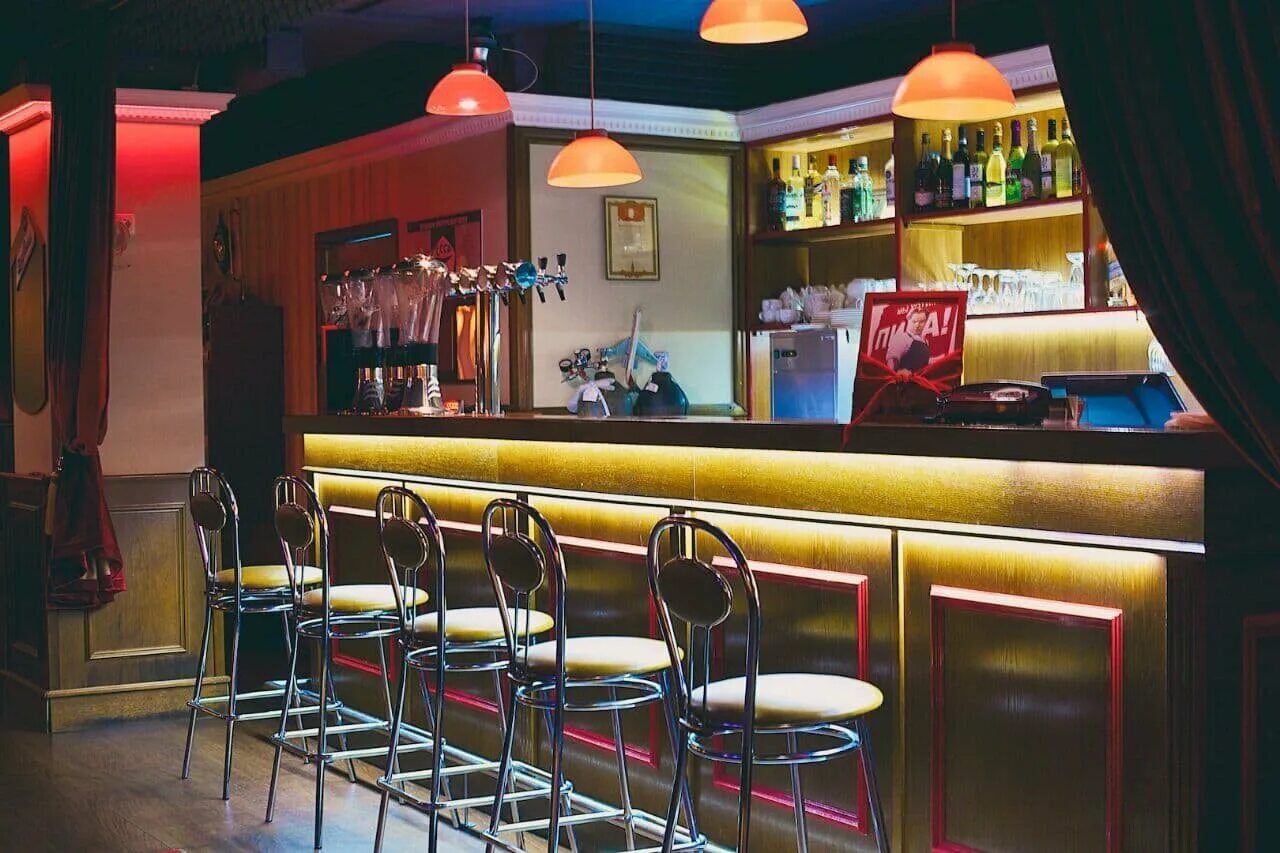 дворик ступино. кафе старый двор тверь на орджоникидзе. локал паб лобня. винтаж боулинг лобня бастион. локал паб лобня тамара.