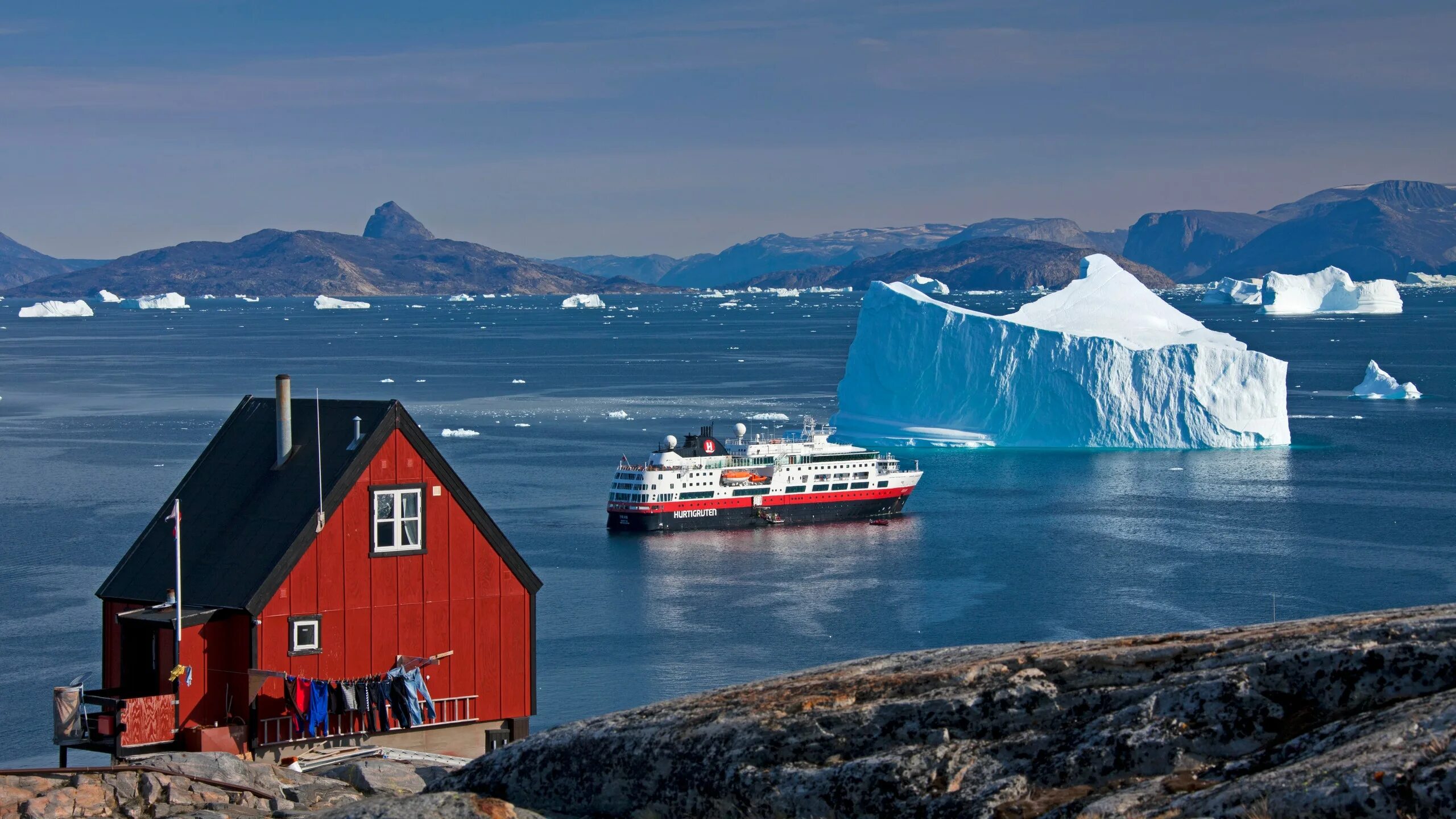 Нуук Гренландия. Остров Гренландия город Илулиссат. Площадь острова Гренландия.
