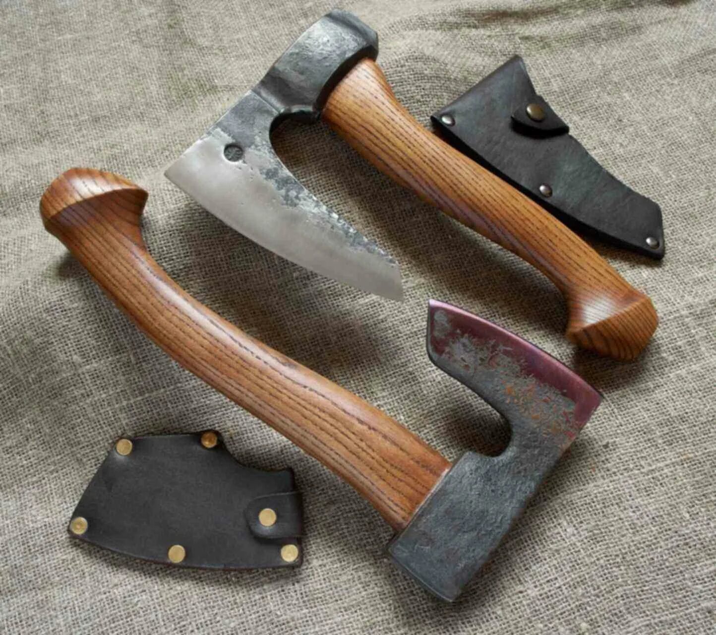 Кованые топоры ручной. Топор ручной. Ковка топора. Кованые топорики. Кованые топорики.