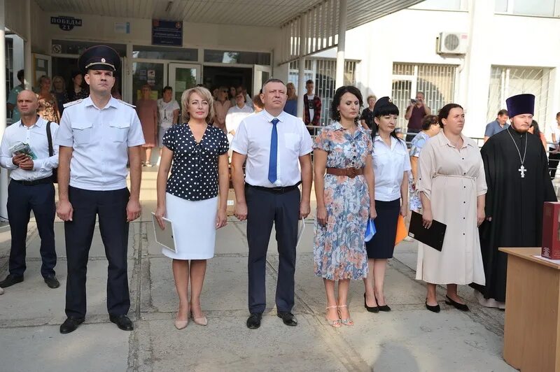 Мбоу сш14 евпатория электронный. 11 школа евпатория. школа 15 евпатория. 12 школа евпатория. 14 школа евпатория.