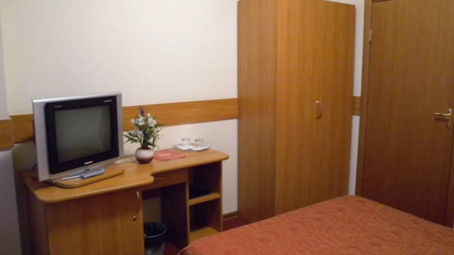 Гостиница молодежная ростов на дону. Гостиница молодежная. Гостиница молодежная москва дмитровское шоссе. Парк тауэр отель москва. Гостиница юность хабаровск.