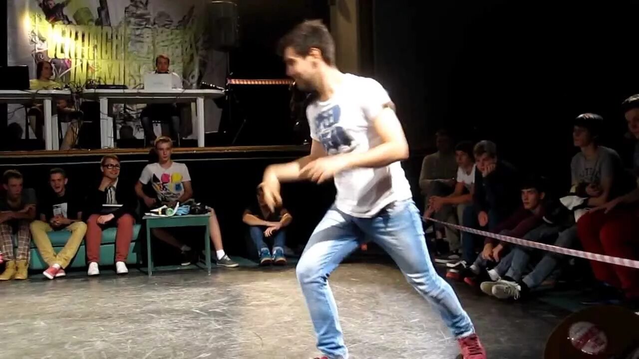 Электро дэнс тектоник. Loony boy танцы на тнт. Луни бой 5 часть. Ронин и лунибой. Батл брейк данс чемпионат.