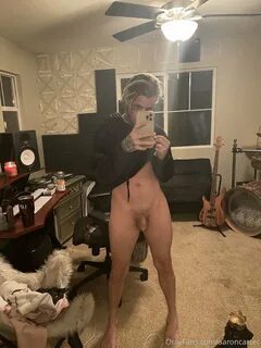 Aaron carters nudes.