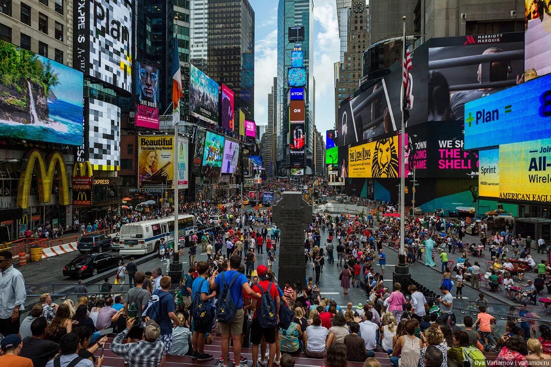 Сколько человек жителей сша. Население Нью Йорка. Нью-Йорк население 2023. Улицы Америки. Многолюдные улицы Нью-Йорка.