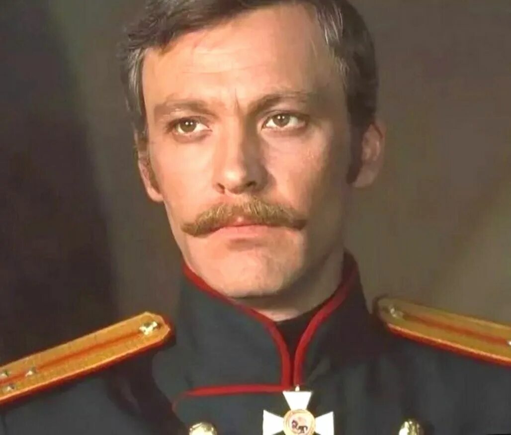 Гусарская баллада ржевский. Штоквиц баязет актер. Гусарыня фото. Известные поручики. Известные поручики.