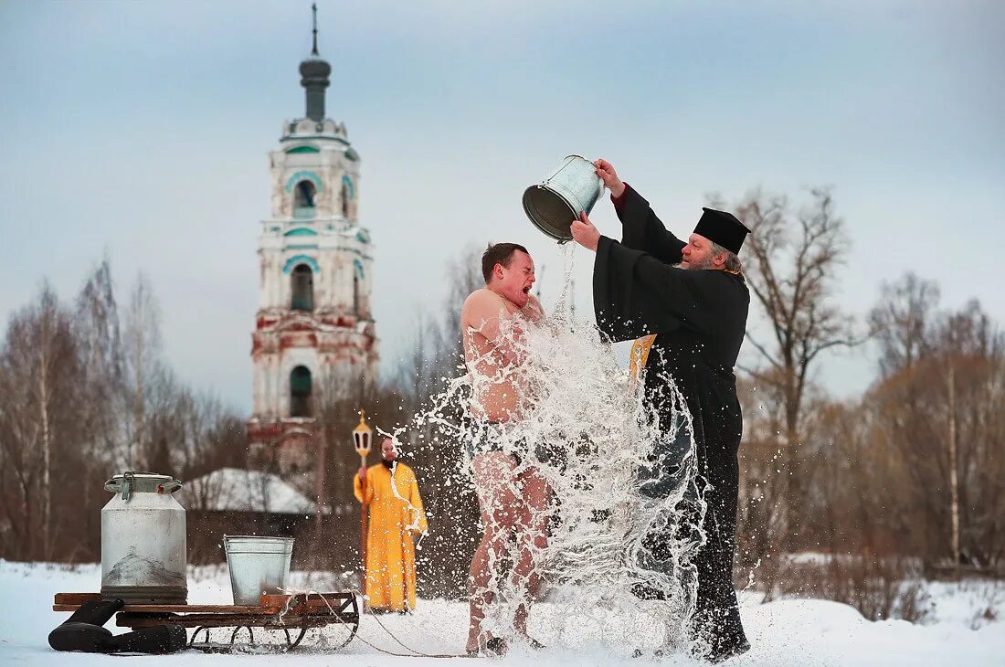 Перед крещенской водой. Крещение Господне. О крещении. Святое крещение. Крещение Господне Богоявление.