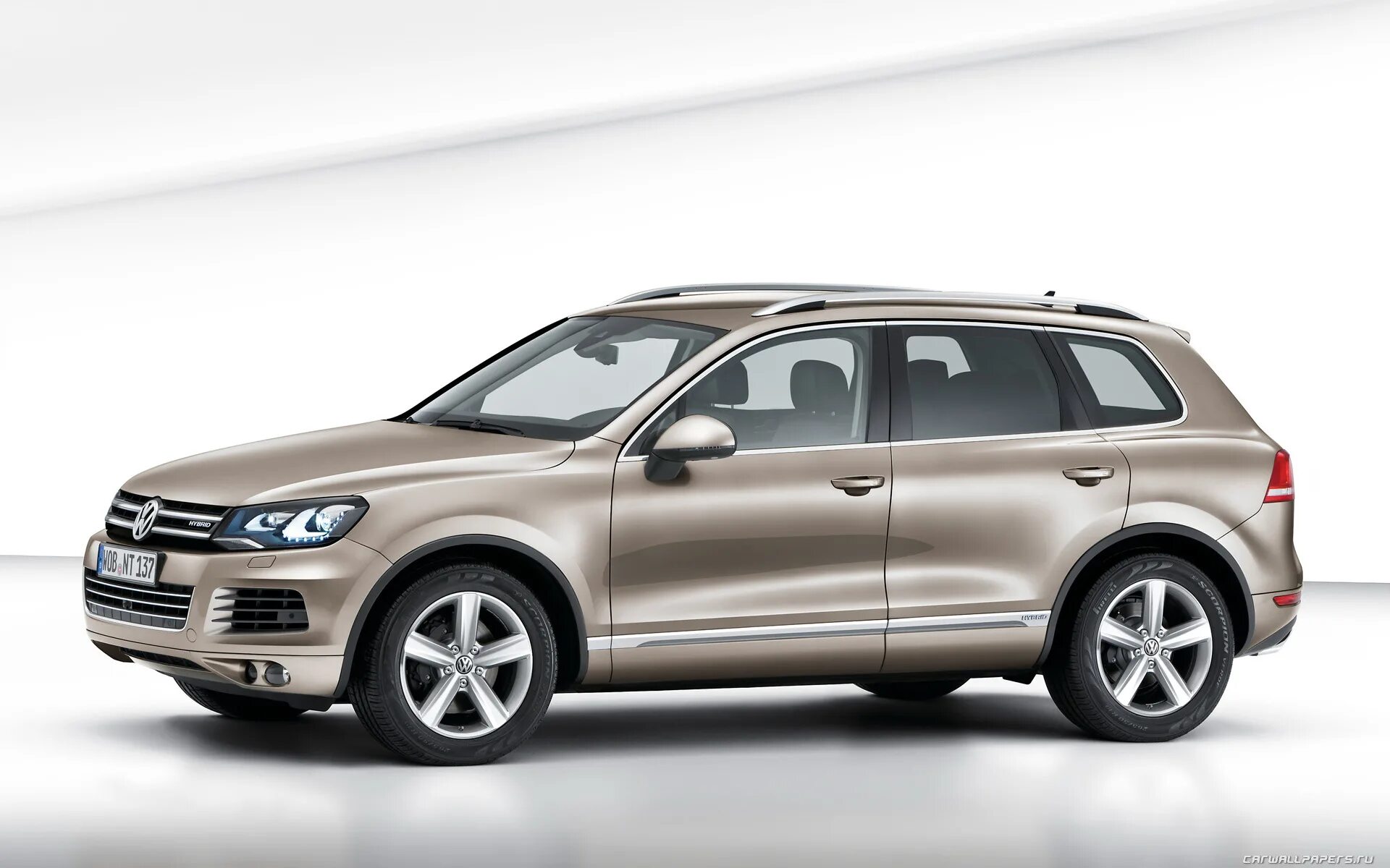 Машина volkswagen touareg. Volkswagen Touareg. Фольксваген Туарег 2 поколения. Джип Фольксваген Туарег. Фольксваген Туарег гибрид.