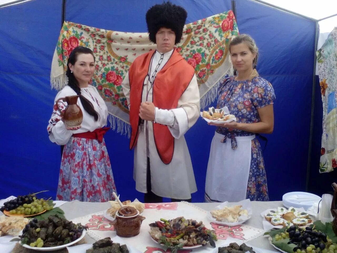 Национальная кухня крыма. Фестиваль национальной кухни. Национальная еда башкир. Национальный блюда народов кубани. Традиционный русский стол.