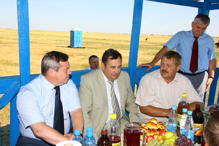 Молочный завод мясниковский продукция. Подводных. Ростовский спк. Мясниковский район ростовской области молочный завод. Ростовский спк.