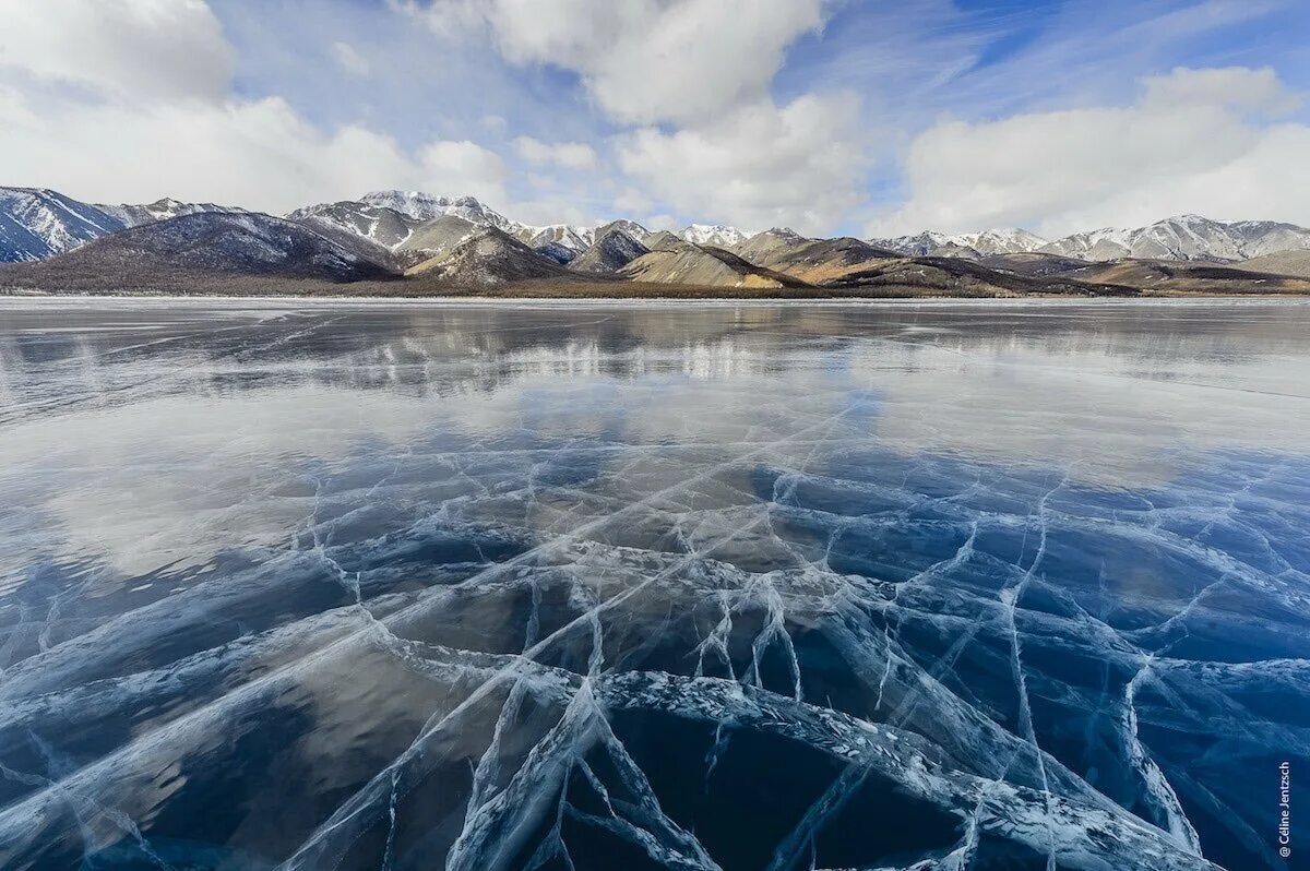 Замерзшее озеро Байкал. Айс Лейкс. Озеро Байкал лед. Замерзший лед Байкал.