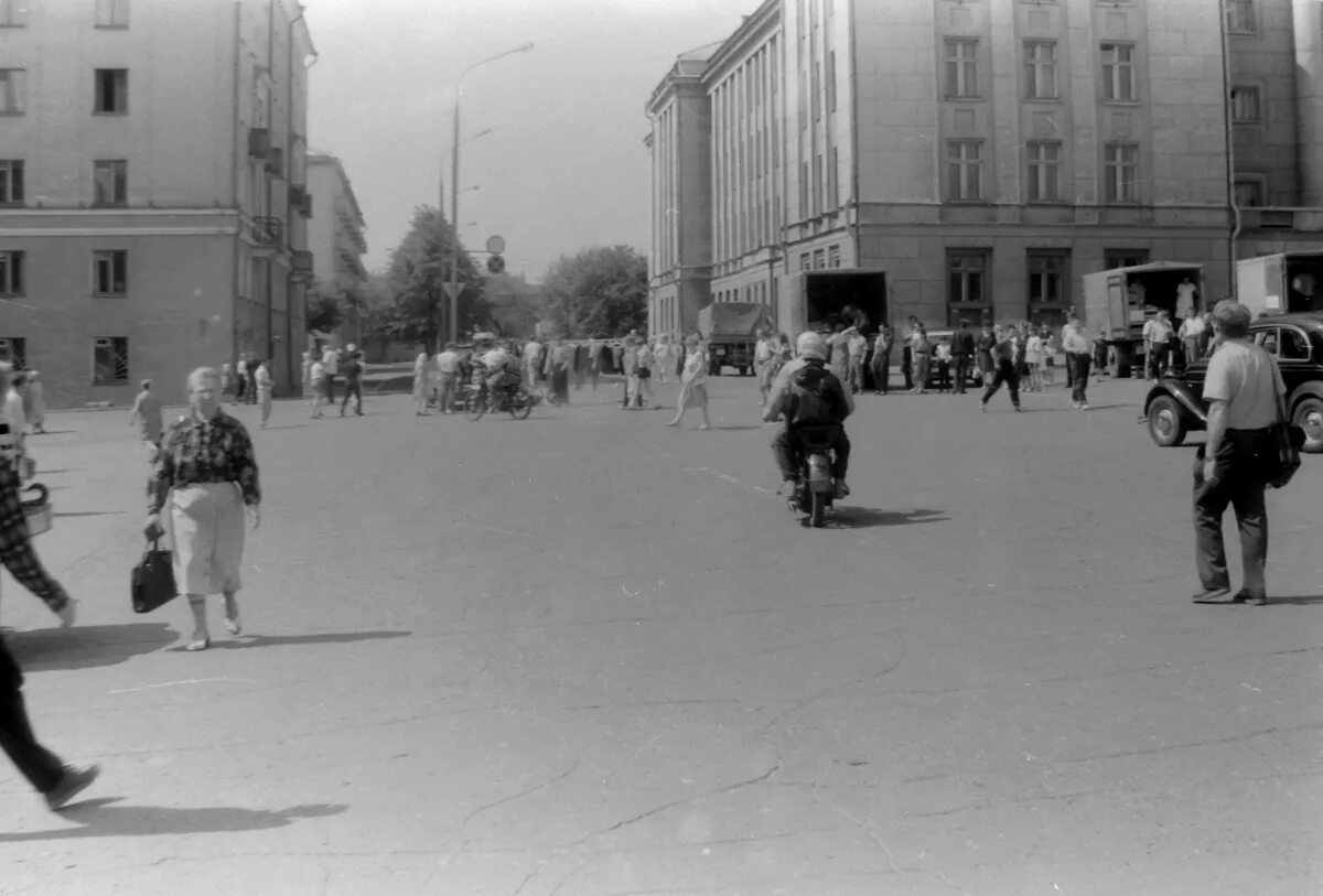Зиу-10 троллейбус тула. 1993 год тула. Тула ссср заречье. Тула площадь ленина 80-90. Тула 1993 год.