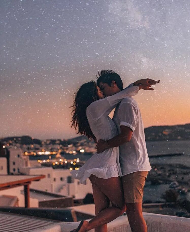 Дайте сильной женщине поплакать не от горя просто порыдать. Давай любить сильнее. Давай любить сильнее. Давай любить сильнее. Если судьба значит еще встретимся.