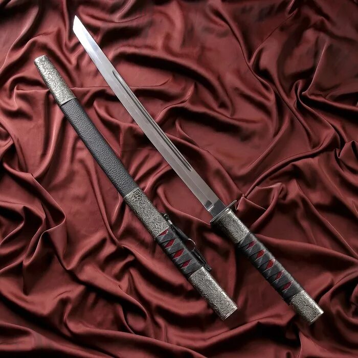 Короткий японский меч. Катана и вакидзаси. Японский меч вакидзаси. Клинок вакидзаси. Катана вакидзаси и танто.