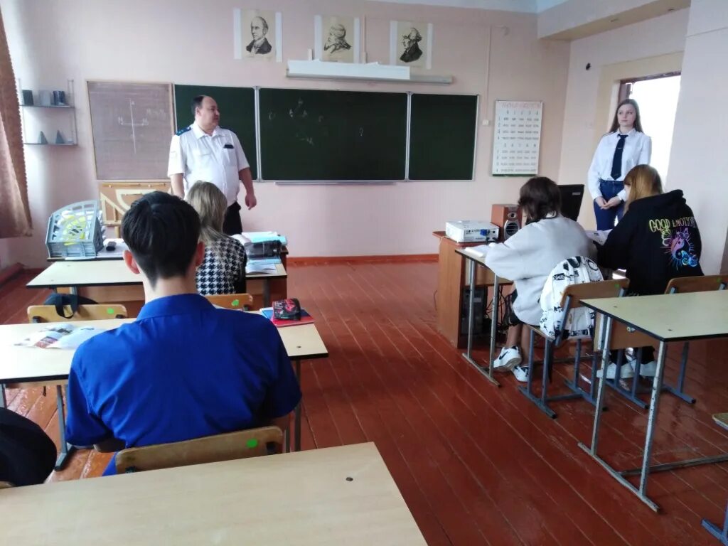 Школа сосновый солонец. Красновская школа каменский район. Мбоу сош села смородинки. Сайт школы села. Емельяново тверская область старицкий район школа.