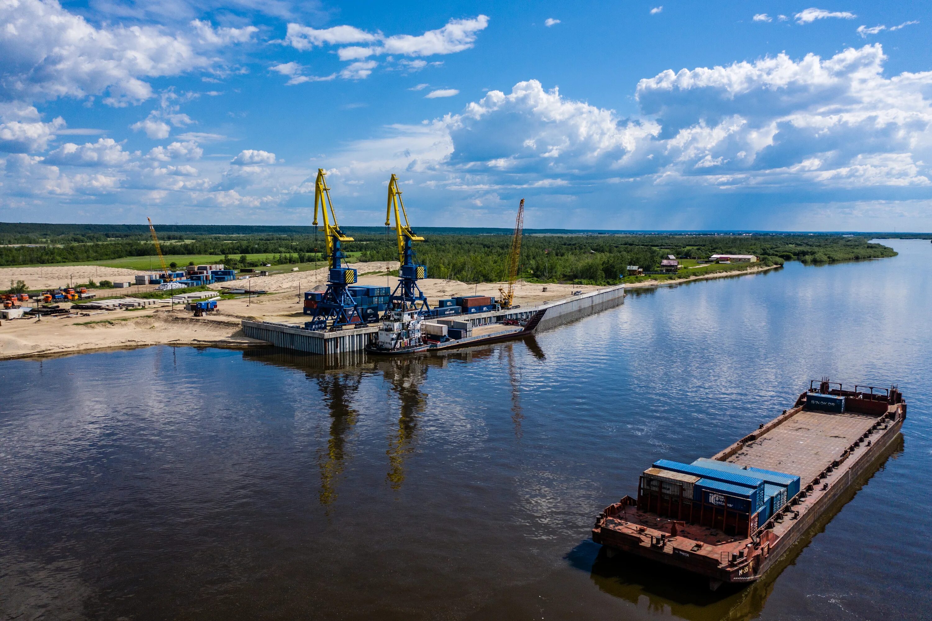 Поселок терминал. Грузовой терминал Нижний Бестях. Речной порт Нижний Бестях. Нижний Бестях Якутия. Поселок Нижний Бестях Якутия.