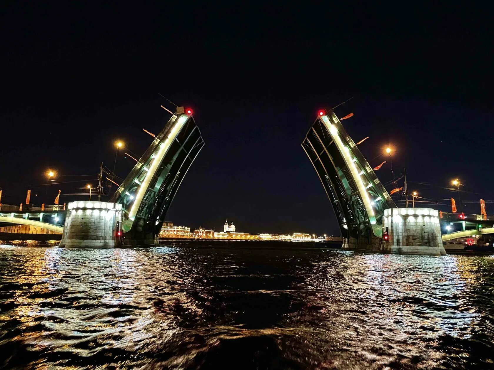 Разводной мост Петербург. Тучков мост развод. Развод мостов Тучков мост. Ночная экскурсия по Санкт-Петербургу разводные мосты.