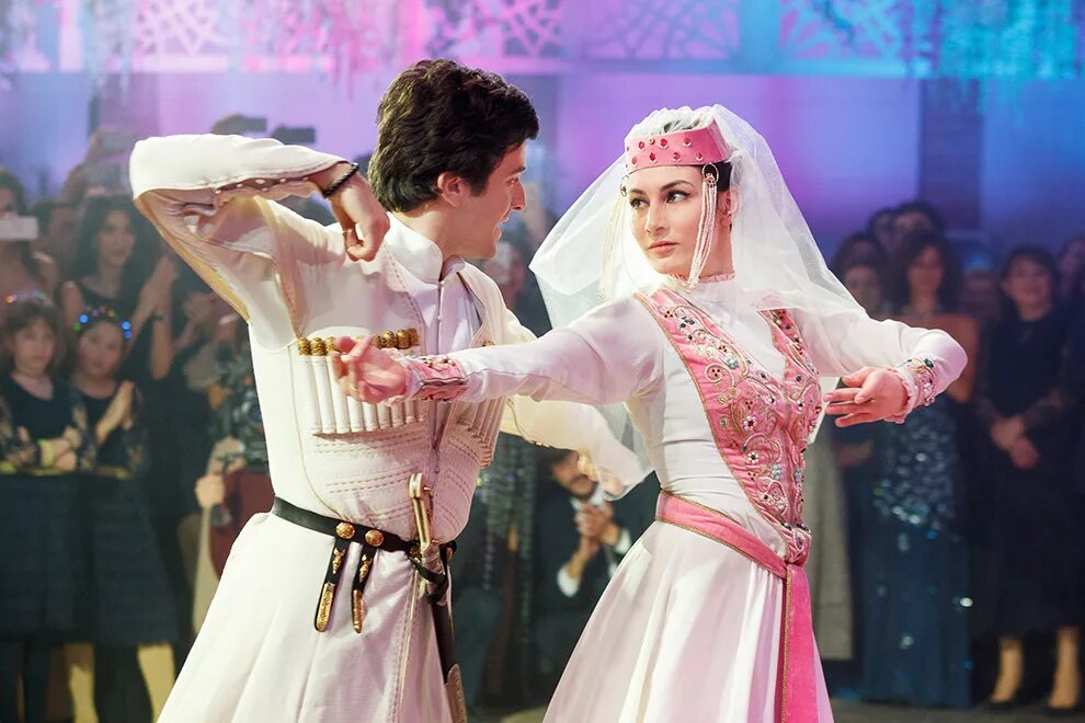 Грузины танцуют. Картули грузины национальный танец. Грузия танец Картули. Грузинская Национальная свадьба. Кавказская свадьба.