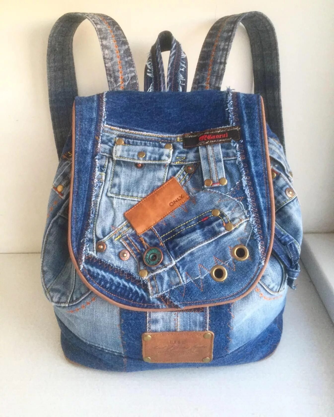 хенд мейд из старых джинсов. сумка из старых вещей. сумка из старых вещей. сумка из джинсов. сумка из джинсов.