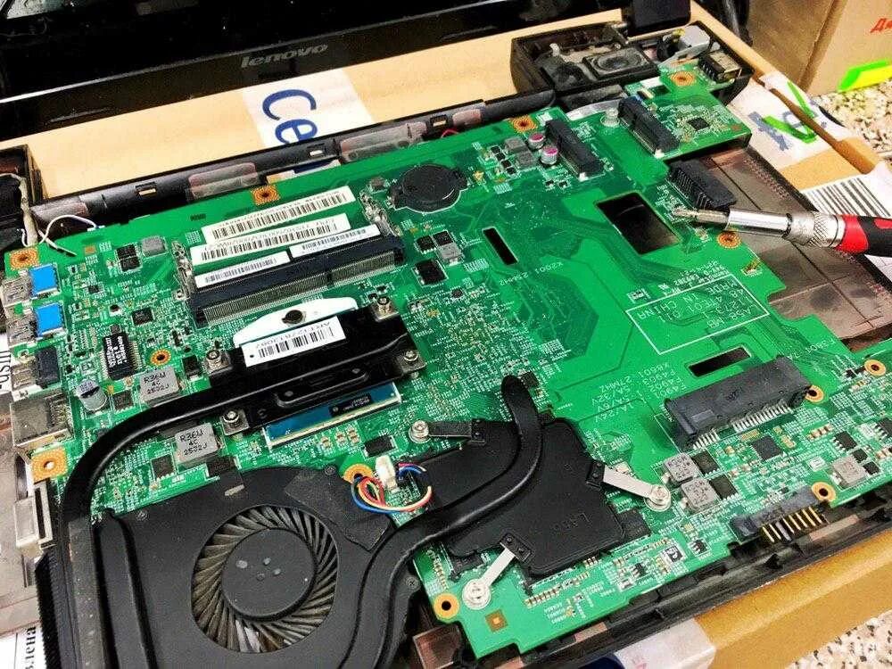 Как поменять материнскую плату на ноутбуке. Как поменять материнскую плату на ноутбуке. Снятие материнской платы ноутбука. Как поменять материнскую плату на ноутбуке. Тепловые трубки для ноутбука делл n7110.