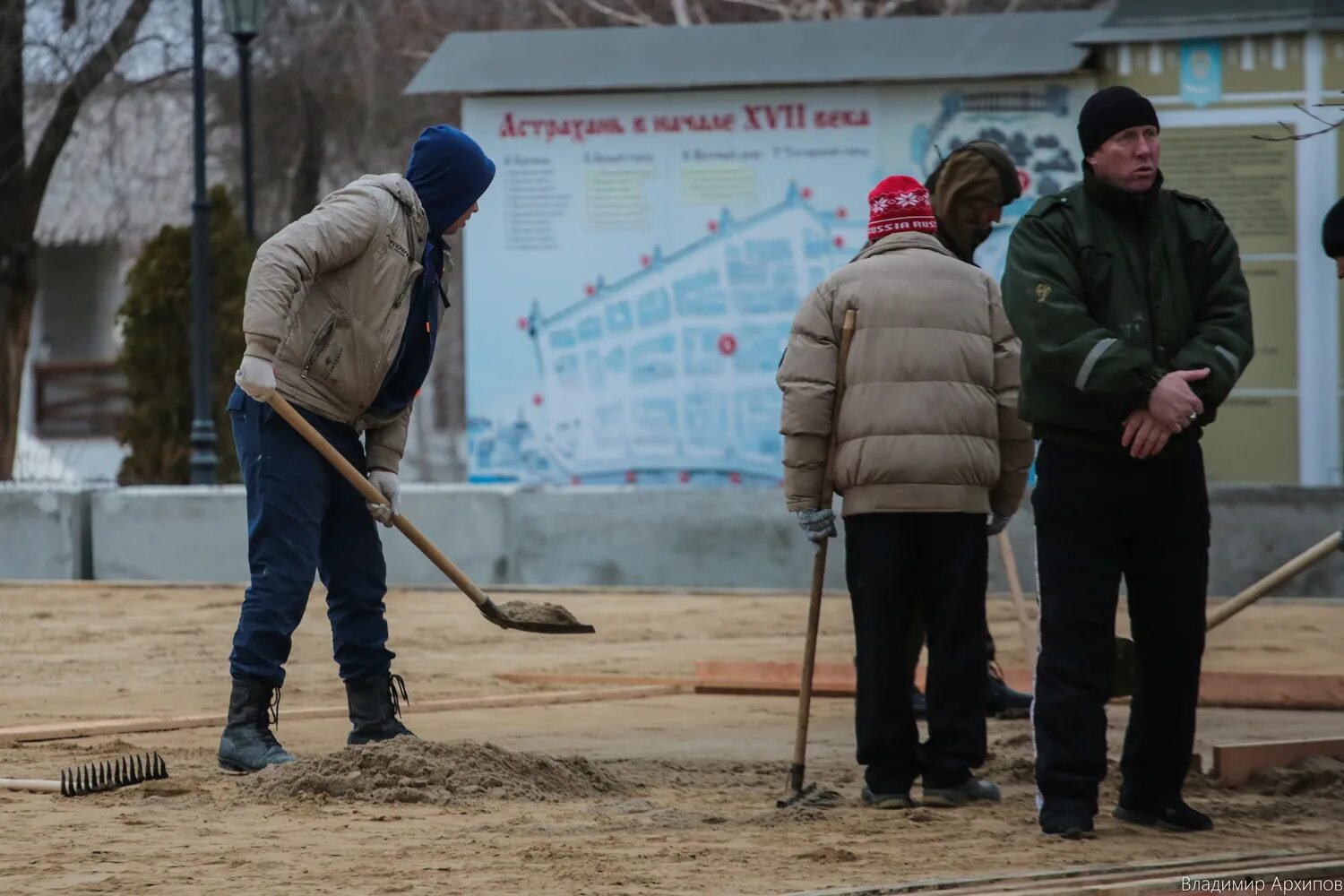 Каток в Кремле Астрахань. Ледовый каток Астрахань Кремль. Подготовка полным ходом. Астрахань Кремль каток тренер. Ледовый каток астрахань