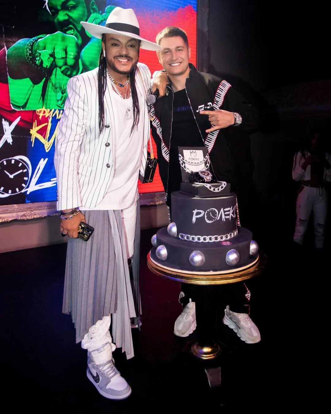 Киркоров на премии муз тв 2021. Почему поссорились дава и киркоров. Почему поссорились дава и киркоров. Дава и киркоров на премии 2021 муз. Дава и киркоров.