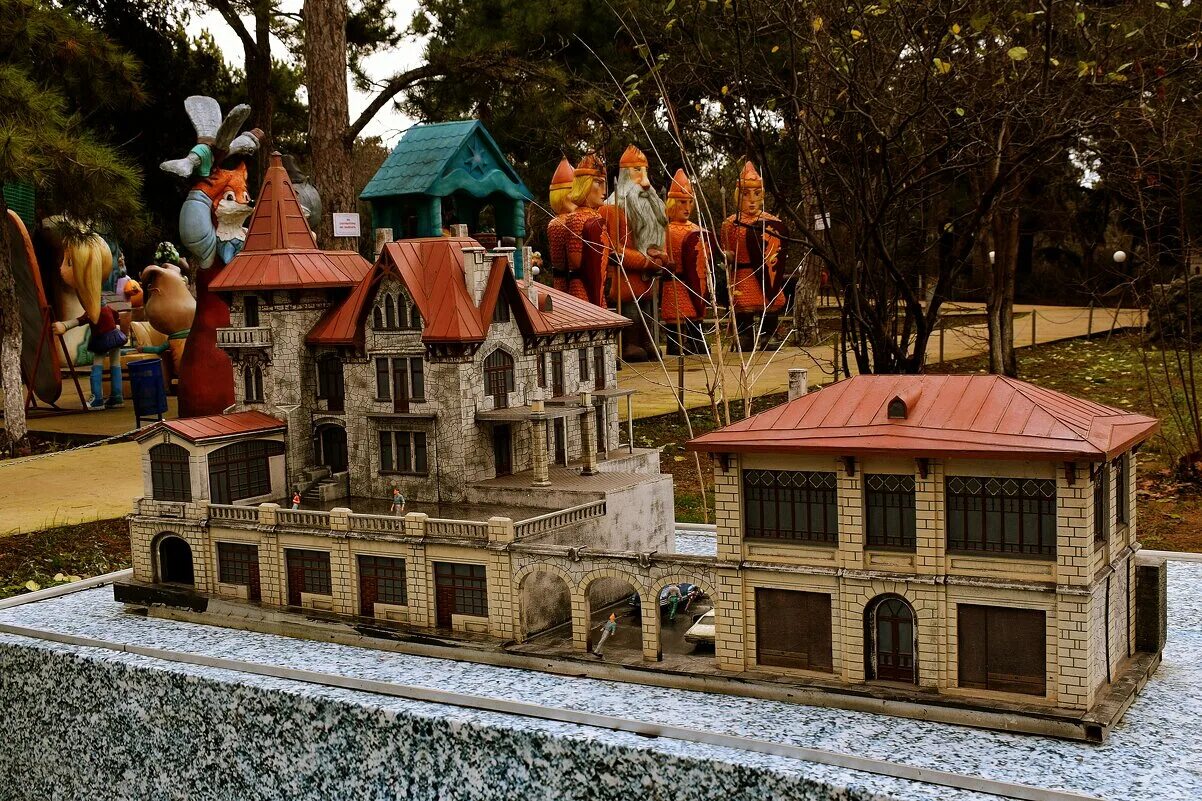 Парк миниатюр 2024. Россия в миниатюре москва царицыно. Свято-владимирский собор в херсонесе. Бахчисарайский парк миниатюр. Парк миниатюр 2024.