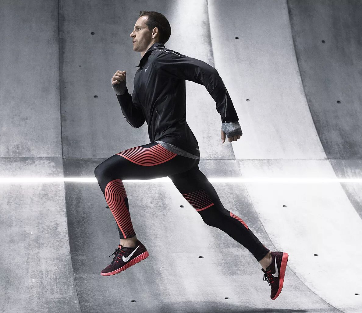 Sportswear Nike men. Nike Engineered for World class athletes куртка. Мужчина найк. Найк фотосессия. Найк фитнес