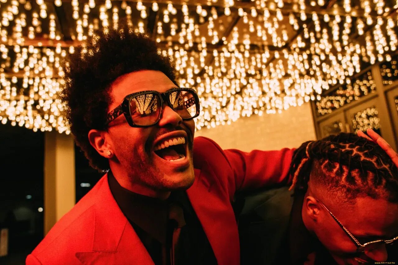 Weeknd blinding lights. The weeknd. the weeknd фото 2025. the weeknd певец 2025. weeknd 2025 blinding lights.